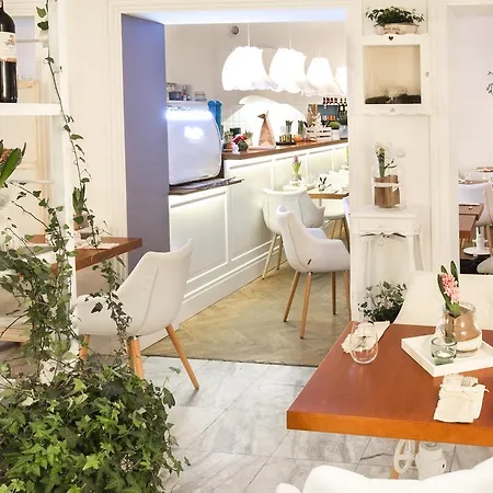 Apartmanhotel Ambasada *